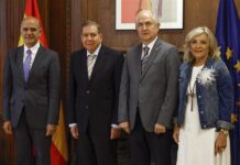 Edmundo González se reúne con partidos regionalistas conservadores en el Congreso español El dirigente opositor venezolano Edmundo González Urrutia (2i), se reúne con el diputado de UPN Alberto Catalán y la senadora María Caballero,