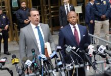 El alcalde de Nueva York pide a un juez federal que desestime su cargo por soborno Eric Adams