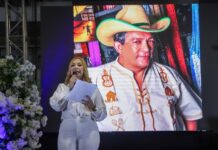 Decenas de artistas despiden al cantautor hondureño Moisés Canelo, fallecido en Nueva York