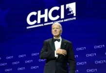 Biden asegura en un evento latino que los inmigrantes son "la sangre de Estados Unidos" Joe Biden