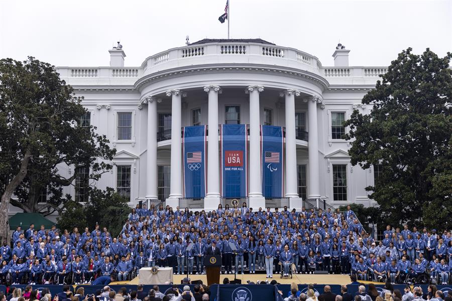 Joe Biden recibió este lunes en la Casa Blanca a unos 400 deportistas olímpicos y paralímpicos (1)
