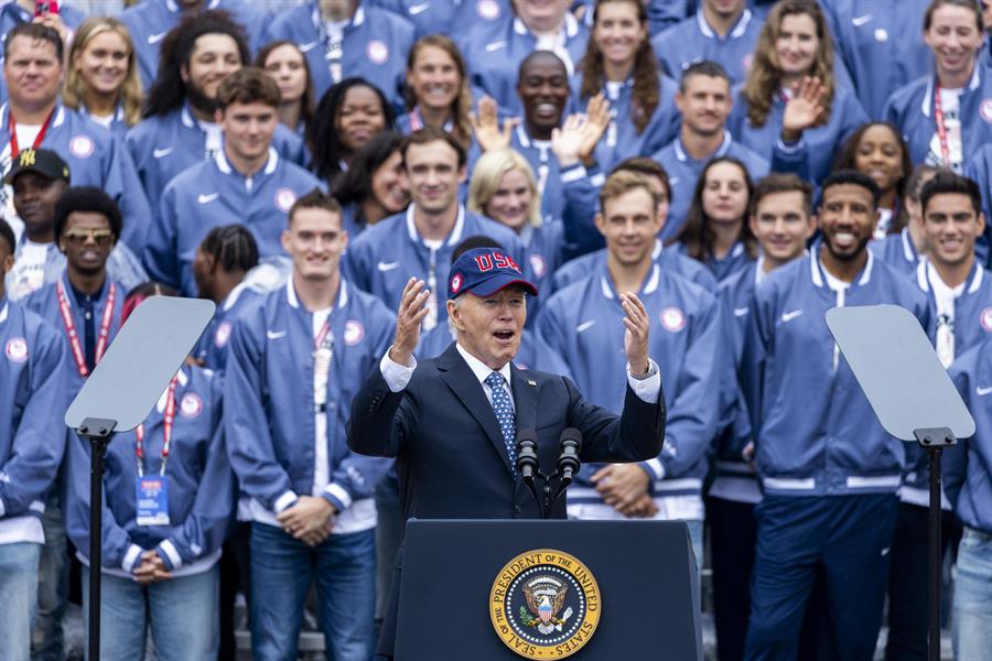 Joe Biden recibió este lunes en la Casa Blanca a unos 400 deportistas olímpicos y paralímpicos (2)