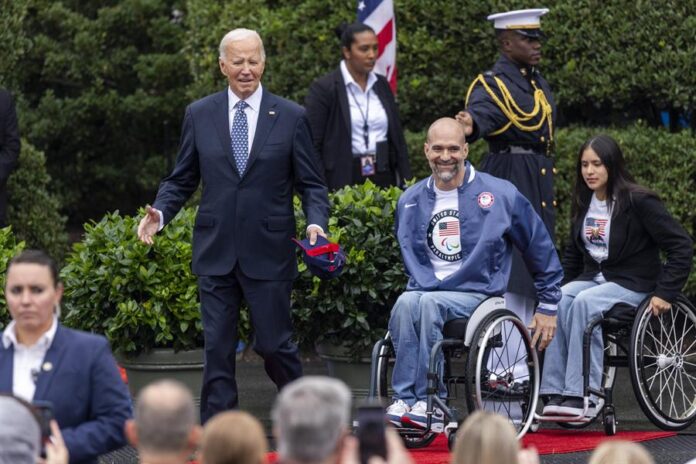 Joe Biden recibió este lunes en la Casa Blanca a unos 400 deportistas olímpicos y paralímpicos (3)