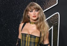 La cantante Taylor Swift posa durante la alfombra roja de los MTV Video Music Awards 2024