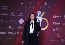La directora de la película 'Tótem' Lila Avilés posa durante la 66 entrega de los Premios Ariel