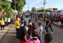 "Hostilidad", "discriminación" y recorte de fondos marcan el Día del Refugiado en EE.UU. Migrantes