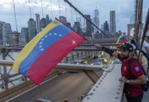 Ciudadanos venezolanos se manifiestan en Nueva York