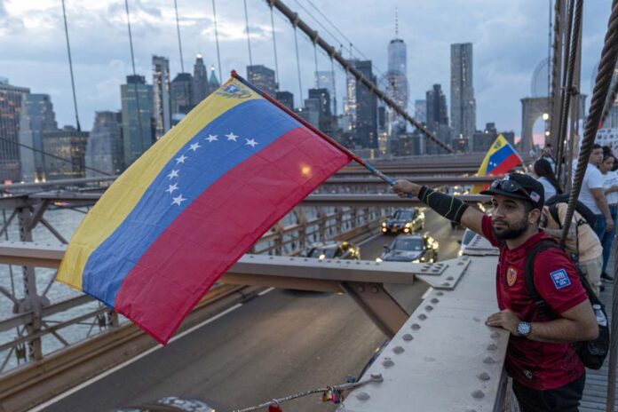 Ciudadanos venezolanos se manifiestan en Nueva York