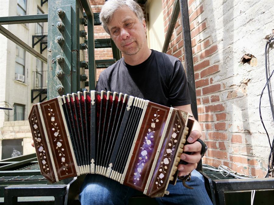 bandoneonista estadounidense, David Hodges.