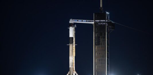 cohete Falcon 9, que lleva una cápsula Dragon, donde viajarán a bordo los tripulantes de Polaris Dawn