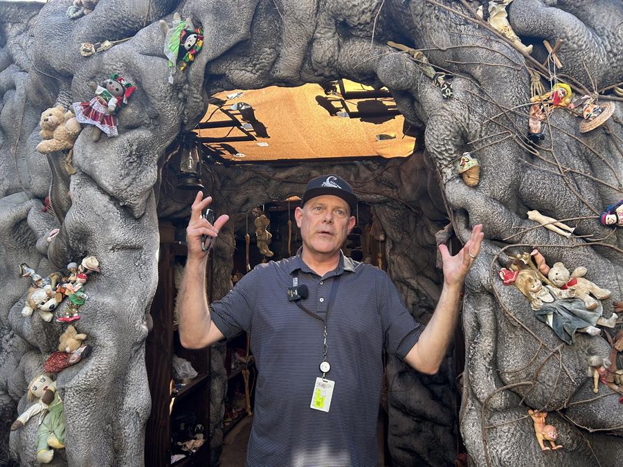 director creativo de los estudios de Universal, John Murdy
