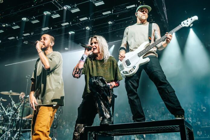 los integrantes de la Banda Linkin Park durante una presentación los integrantes de la Banda Linkin Park durante una presentación