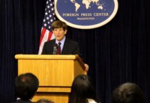 profesor de la American University, Allan Lichtman, mientras habla durante una conferencia