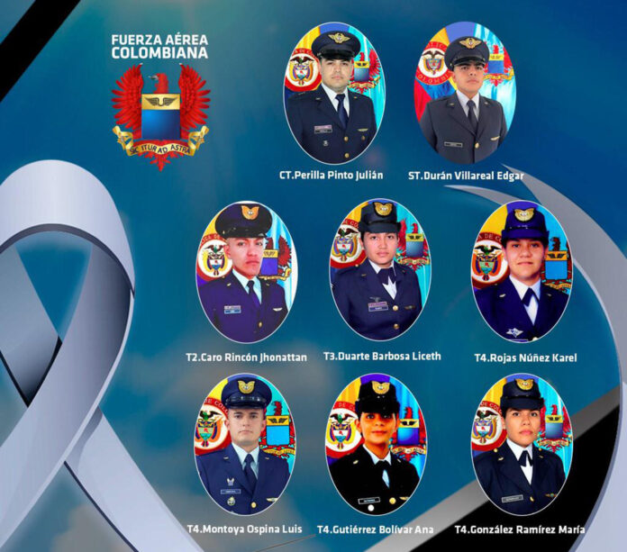 Petro aplaza al lunes su viaje a México por el accidente de un helicóptero militar retratos de los ocho tripulantes que fallecieron durante un accidente de un helicóptero durante una misión humanitaria en el departamento del Vichada