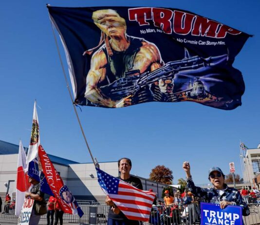 El peligro de otra presidencia de Trump: Una amenaza a la democracia y al futuro de Estados Unidos bandera