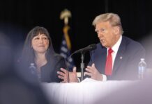 Trump redobla sus ataques e insultos contra Harris durante mitin con latinos en Miami