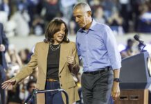 Harris es aupada por Barack Obama y estrellas de la música y el cine en un acto en Atlanta El expresidente estadounidense Barack Obama (d) conversa con la candidata presidencial del partido demócrata Kamala Harris