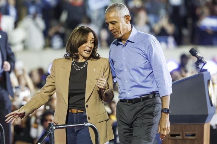 El expresidente estadounidense Barack Obama (d) conversa con la candidata presidencial del partido demócrata Kamala Harris El expresidente estadounidense Barack Obama (d) conversa con la candidata presidencial del partido demócrata Kamala Harris