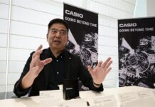El jefe de Investigación y Desarrollo de Casio, Tatsuya Izaki,