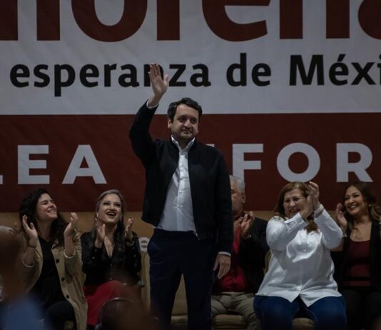 Hijo del expresidente mexicano López Obrador asiste a asamblea de gobernante Morena