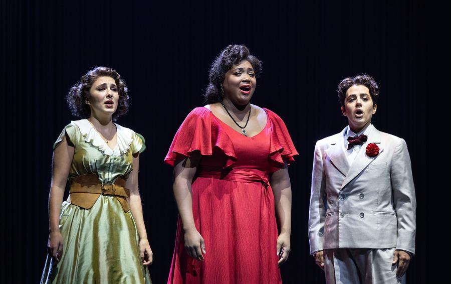 Elena Villal&oacute;n (i) como Nuria, Angel Blue (c) como Margarita Xirgu, y Daniela Mack (d) como Federico Garc&iacute;a Lorca