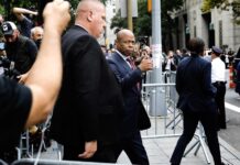Alcalde Nueva York acusa a Fiscalía de filtrar información sobre su acusación