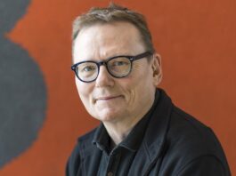 Nuevo Nobel de Economía James A. Robinson asegura que aún no asimila la noticia del premio