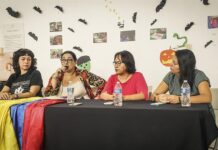Activista colombiana denuncia amenazas de muerte por agentes de migración de México La activista Paola Morales (2-i) habla durante una rueda de prensa, este jueves en la ciudad de Tijuana