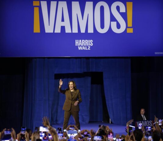 La candidata demócrata, la vicepresidencia de Estados Unidos Kamala Harris, llega a un acto de campaña en Las Vegas