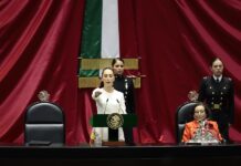 La presidenta de México Claudia Sheinbaum (c), asume como la primera mujer presidenta de México
