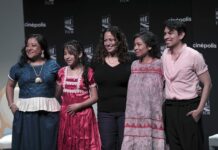 Los actores mexicanos Mónica del Carmen (i), Diana Itzel Cruz (2-i) y José Salof (d), junto a la productora Christine Dávila (c) y la directora Yolanda Cruz posan en una rueda de prensa