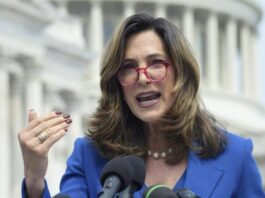 Congresistas de Florida chocan con líder MAGA por acción militar de EE.UU contra Venezuela María Elvira Salazar
