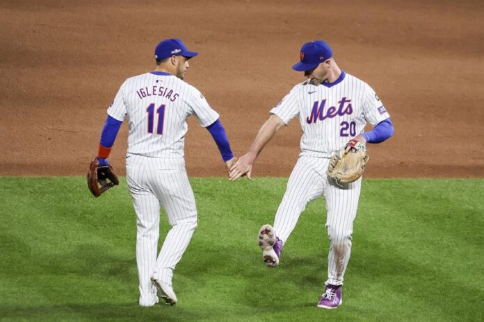 Mets players Jose Iglesias (L) and Pete Alonso