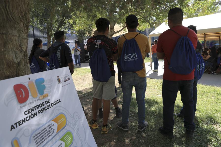 Migrantes participan en las actividades del Festival de la Salud Emocional, este viernes en Ciudad Ju&aacute;rez (1)
