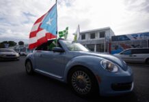 Simpatizantes de Alianza de País participan en sus vehículos en la 'Caravana del Triunfo', este sábado en San Juan ( (2)