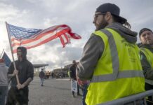 Los estibadores logran un acuerdo preliminar para terminar la huelga en EE.UU. Trabajadores del puerto marítimo de Nueva Jersey, miembros del sindicato International Longshoremen’s Association