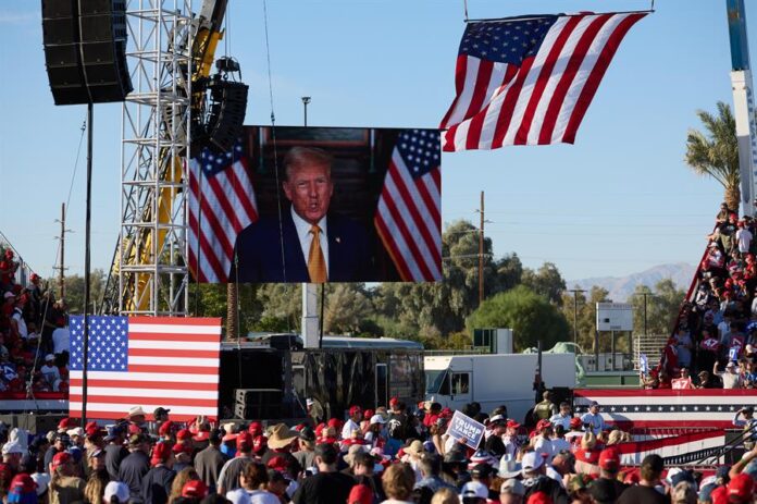 Trump en un mitin de campaña (2) Trump