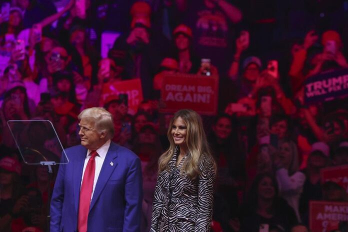 Trump y Kamala Harris en un mitin