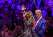 Puertorriqueños en Pensilvania piden voto de censura contra Trump tras insultos a la isla Trump y Melania