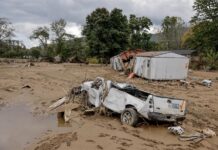 El número de muertos por Helene en EE.UU. supera los 215 y aún hay cientos desaparecidos desastres del huracán helene (2)