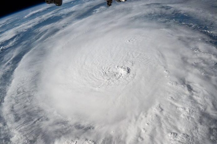 el ojo del huracán Milton sobre el Golfo de México.