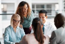 empresarios en una reunión de trabajo