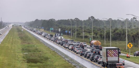 habitantes abandonan sus hogares por la llegada de milton