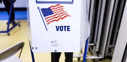 Estadounidenses acuden a votar en las elecciones legislativas