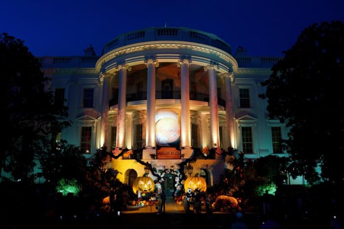 los Biden celebraron una particular fiesta de Halloween (1) los Biden celebraron una particular fiesta de Halloween (1)