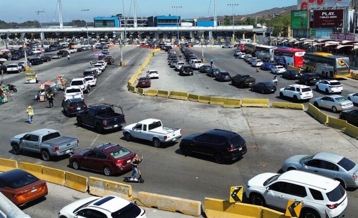 vehiculos hacen fila vehiculos hacen fila