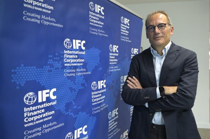 vicepresidente para Europa, América Latina y el Caribe de la Corporación Financiera Internacional (IFC), el brazo de inversión privada del Banco Mundial (BM), Alfonso García Mora