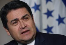 Expresidente Hernández dice es "falsa" acusación de "golpe" y descarta volver a Honduras