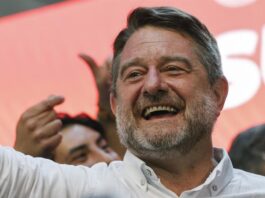 Candidato oficialista Claudio Orrego es reelecto como gobernador de la Región de Santiago