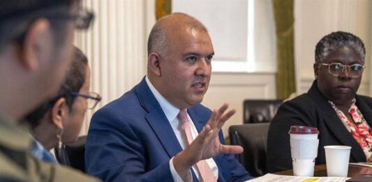 El comisionado de Inmigración, Manuel Castro indicó que en sus encuentros con los inmigrantes éstos le expresan continuamente "temor y ansiedad por lo que pueda venir", en particular de los padres, de que los separen de sus hijos nacidos en EE.UU.